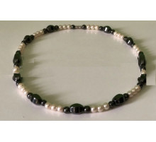 Намисто з натуральних білих перлів з бразильським гематитом