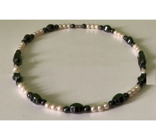 Намисто з натуральних білих перлів з бразильським гематитом
