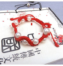 Браслет Червона нитка на зап'ястку зклонницею Вековий Схід