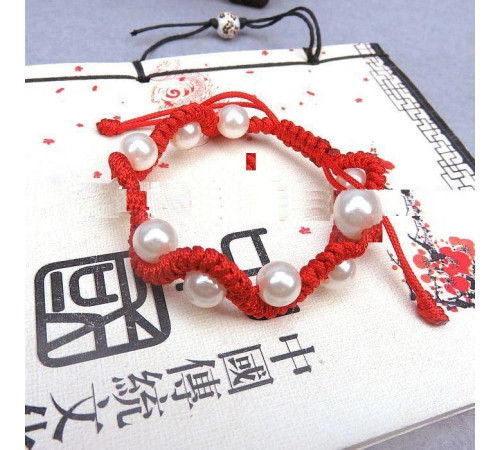 Браслет Червона нитка на зап'ястку зклонницею Вековий Схід