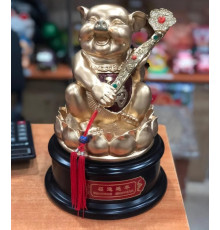 Свиняча золота на підставці символ достатку