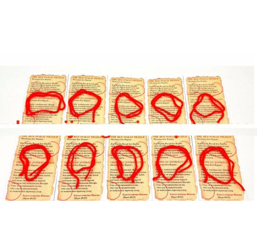 Червона нитка на зап'ястку зклонницею Вековий Схід