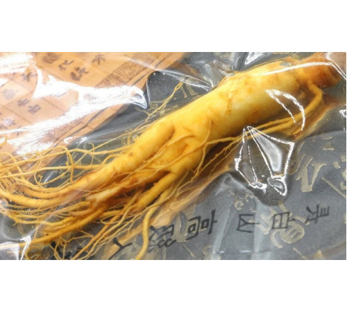 Корінь женьшеню цілісний справжній 50 грамів