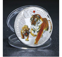 Срібна монета Тигр Великого Багатства та Здоров'я з червоним кристалом