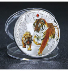 Срібна монета Тигр Великого Багатства та Здоров'я з червоним кристалом