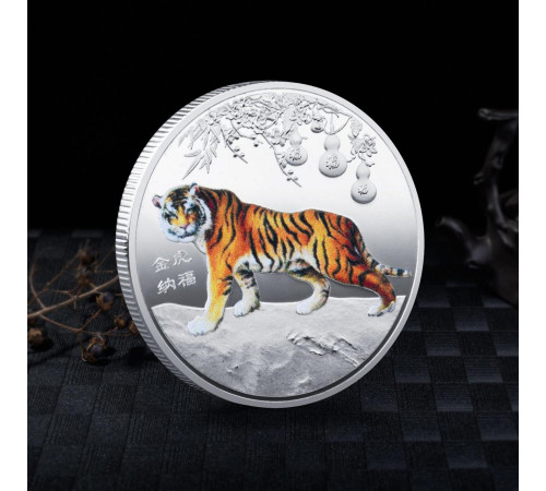 Срібна монета Тигр приносить велике багатство та удачу процвітання
