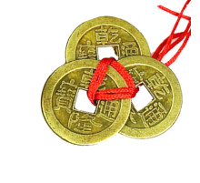 Зв'язка з 3 китайських монет символ багатства та процвітання