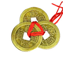 Зв'язка з 3 китайських монет символ багатства та процвітання