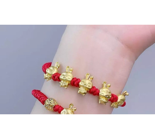 Тибетський браслет п'ять золотих кроликів на червоній нитці ручної роботи щастя, багатство, удача, любов