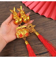 Підвіска Кролик Сундук із Скарбами на червоній нитці 38 см для багатства та процвітання