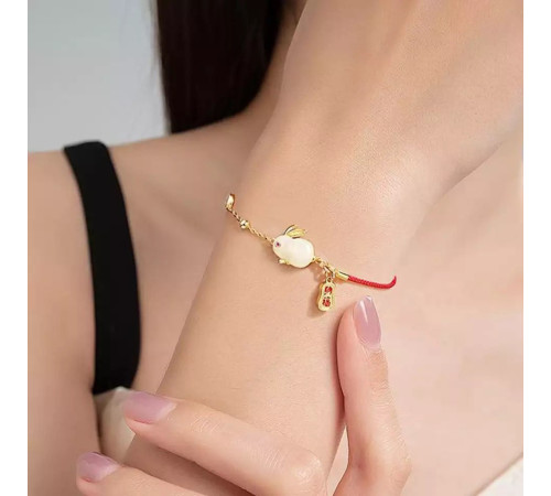Браслет Нефритовий Кролик позолочений на червоній нитці з символом удачі для великого багатства та любові