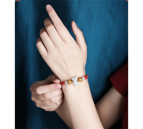 Браслет Нефритового Кролика на червоній нитці із золотом Успіх і Щастя від Ліліан Ту