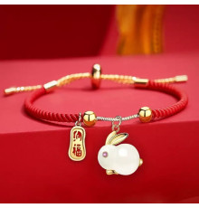 Браслет Нефритовий Кролик на червоній нитці з позолотою 24 каратів приносить любов, романтику, партнерство удача