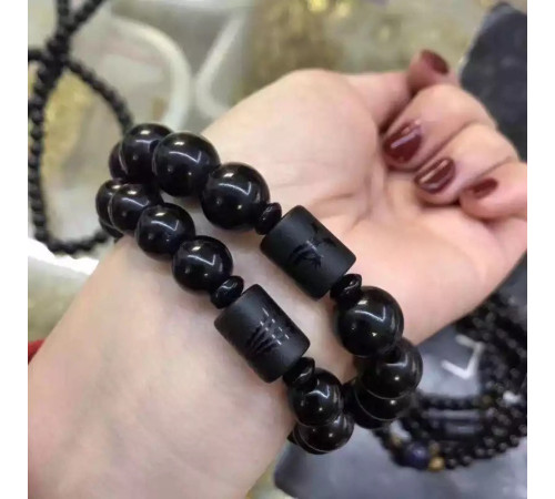 Бусина Дзі Фенікс у браслеті з чорного обсидіана підсилює енергетику людини, удачу та здоров'я активує
