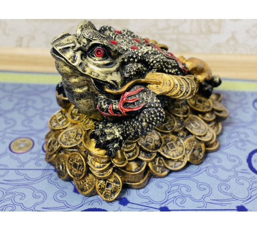 Статуетка Велика Щаслива Денна Жаба з червоними кристалами для Денег 38*27см