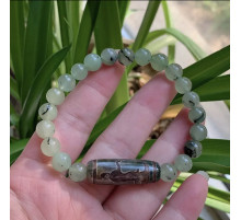 Бусина Дзі «Бергіня Тара» в браслеті з Тибетського зеленого агату для набуття удачі, успіху в будь-яких справах