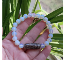 Бусина Дзі Зелена Тара в браслеті з натурального тибетського опалу допоможе здійснити бажання