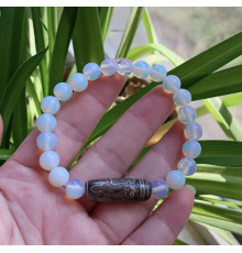 Бусина Дзі Зелена Тара в браслеті з натурального тибетського опалу допоможе здійснити бажання