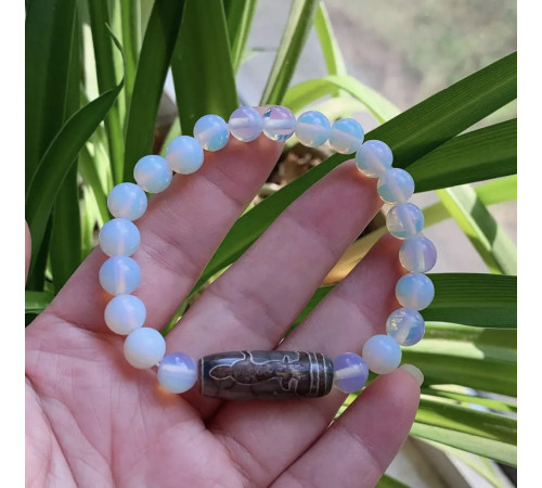 Бусина Дзі Зелена Тара в браслеті з натурального тибетського опалу допоможе здійснити бажання