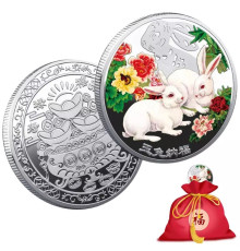 Срібна монета білі кролики для нових можливостей і грошей