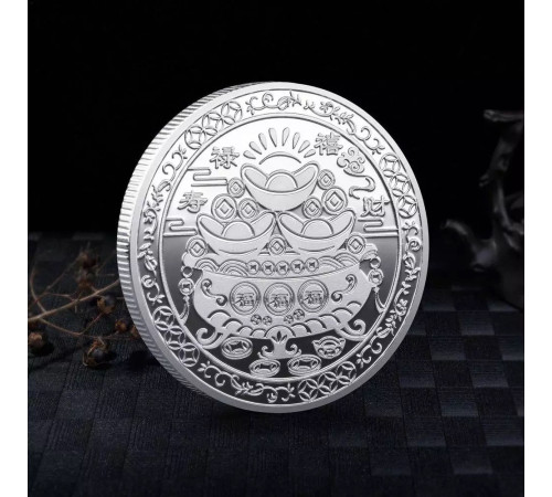 Срібна монета білі кролики для нових можливостей і грошей