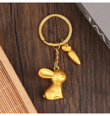 Брелок Кролик Золотий з морквою приносить любов, романтику та партнерство