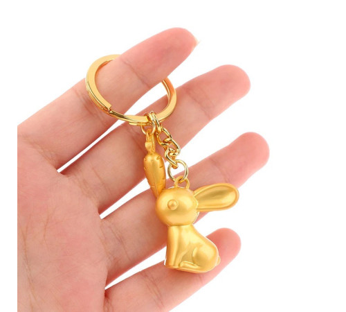 Брелок Кролик Золотий з морквою приносить любов, романтику та партнерство