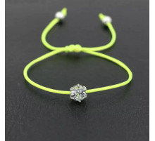 Браслет на зеленій нитці з фіанітом