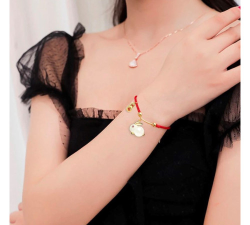 Браслет Нефритовий Кролик на червоній нитці з позолотою 24 каратів для великої любовності, романтики, партнерство та уд