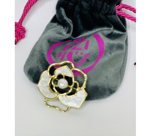 Золота брошка з малазійськими перлами та перламутром у формі півонії для грошей