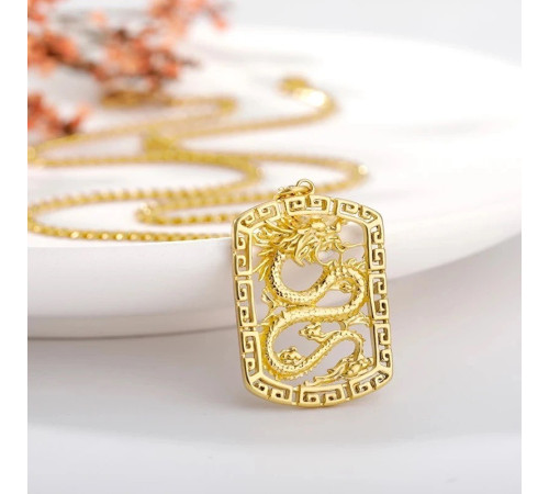 Золота підвіска Дракон приносить успіх