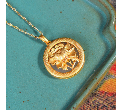 Золота підвіска Півонія з Нефритом для підтримки проєктів або зібрати засоби на будь-яку справу