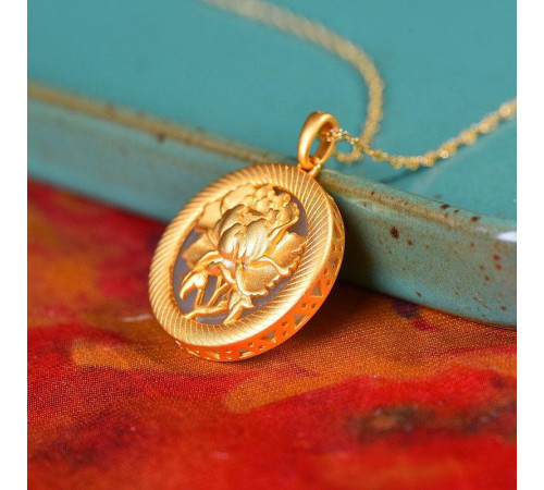 Золота підвіска Півонія з Нефритом для підтримки проєктів або зібрати засоби на будь-яку справу