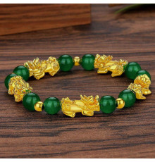 Пі Яо в браслеті з зеленого нефриту із захисною мантрою  для багатства та процвітання