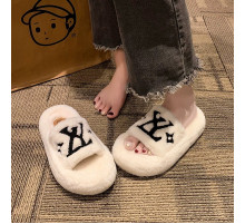 Жіночі Брендові капці Louis Vuitton Пухнасті з Чотирилистим Клевером для удачі білі 40 розмір