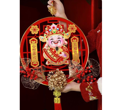 Прикраса Підвіска на стіну Бог Багатства в червоному кольорі на батарейках на Багатство та Процвітання 83*40см