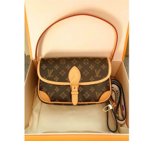 Брендова сумка з Чотирилисним Клевером Van Cleef для великої удачі