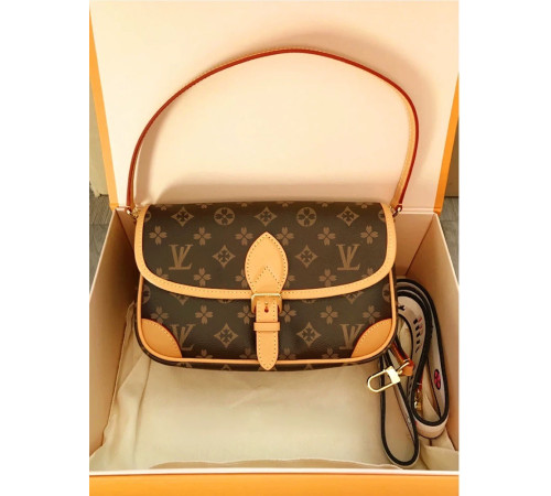 Брендова сумка з Чотирилисним Клевером Van Cleef для великої удачі