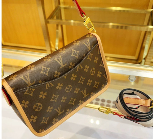 Брендова сумка з Чотирилисним Клевером Van Cleef для великої удачі