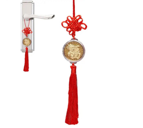 Підвіска монета з драконом символ Фук і містичним вузлом на червоній нитці для удачі та Процвітання