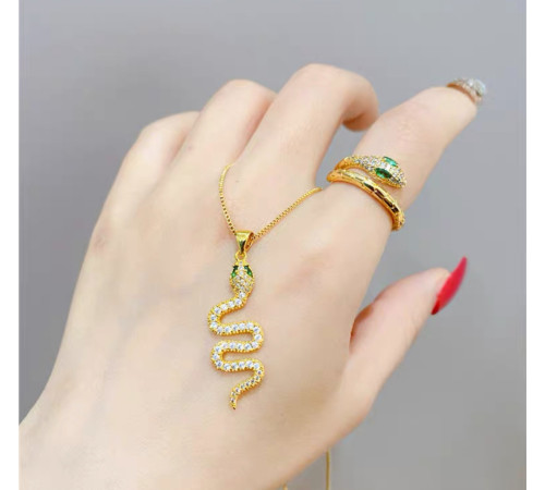 Золотий набір Змія Підвіска, Сережки та Каблучка з фіанітами смарагдом для Здоров'я, удачі та Багатства