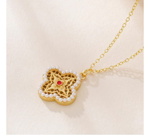 Позолочена підвіска чотирилиста конюшина для удачі з перлами та червоним рубіном для кохання й багатства