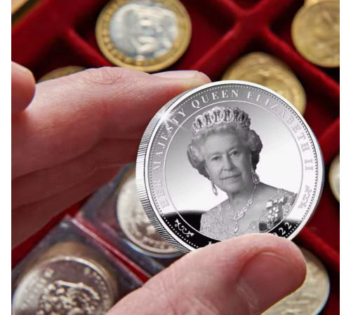 Пам'ятна колекційна срібна монета красивої королеви Єлизавети II
